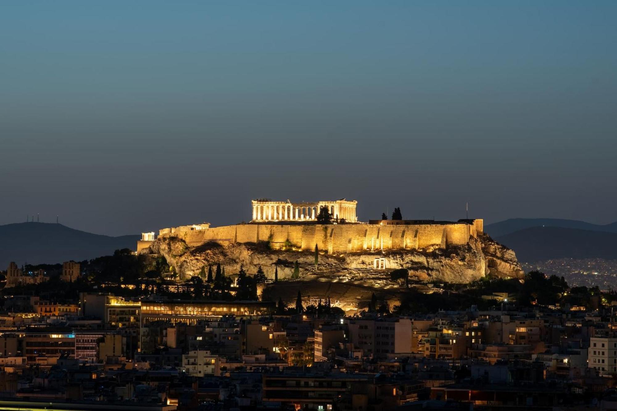 Urban Apt With Stunning Acropolis View & Roofdeck Athene Buitenkant foto