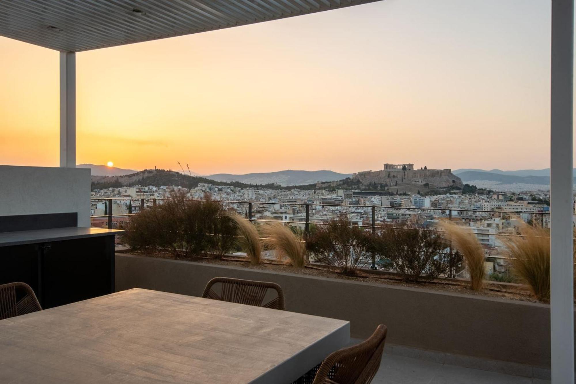 Urban Apt With Stunning Acropolis View & Roofdeck Athene Buitenkant foto