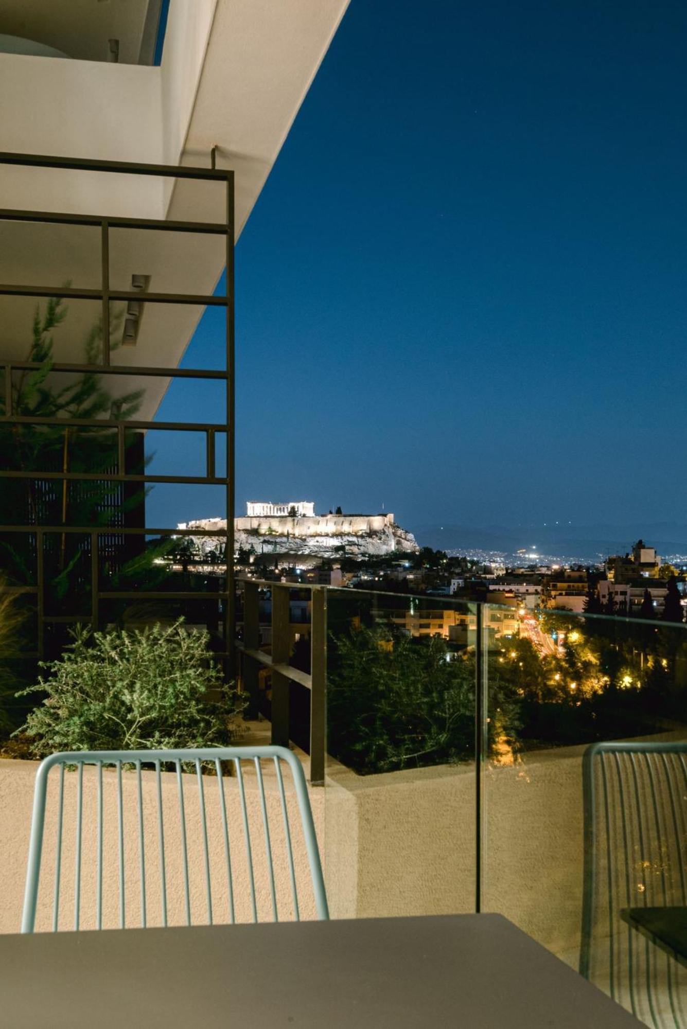 Urban Apt With Stunning Acropolis View & Roofdeck Athene Buitenkant foto